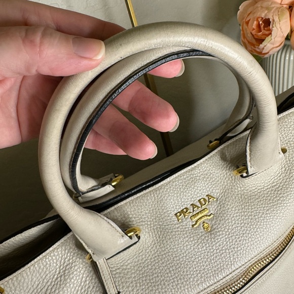 PRADA PEBBLED LARGE SHOULDER BAG/CROSSBODY - Picture 4 of 10